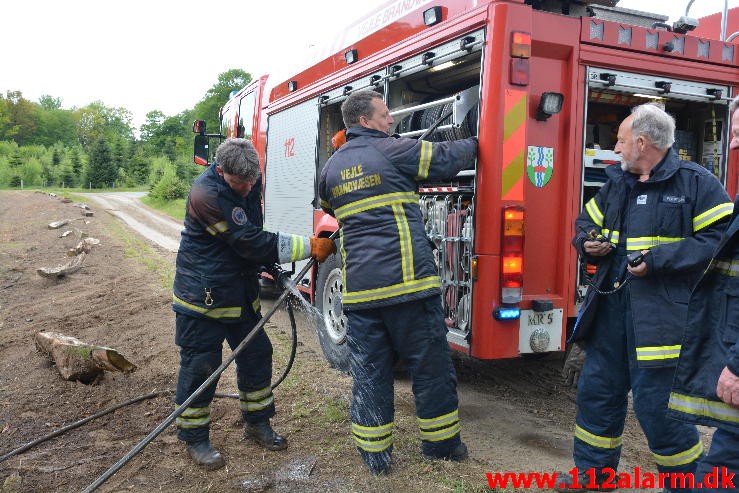 Ild i Landbrugsredskab. Birkelundvej Jelling. 31/05-2015. KL. 11:02.