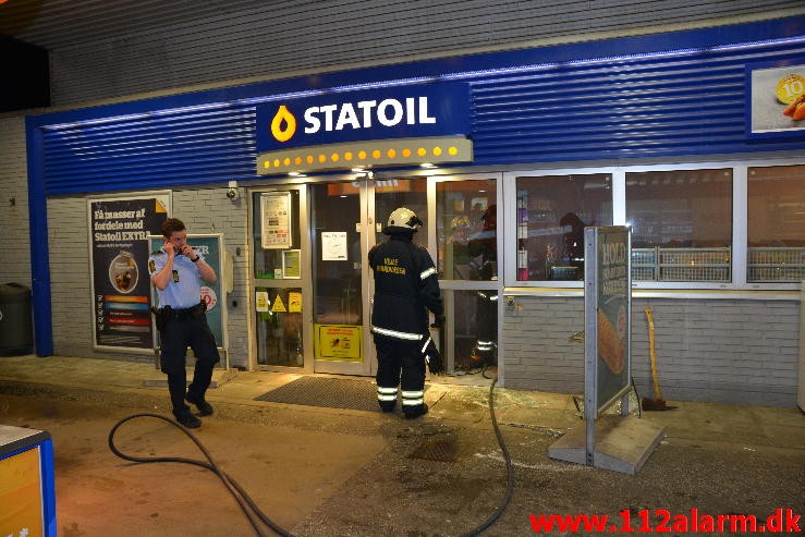 Brand i butik. Horsensvej i Vejle. 05/06-2015. Kl. 23:33.