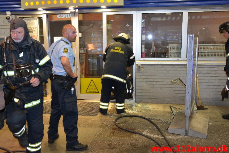 Brand i butik. Horsensvej i Vejle. 05/06-2015. Kl. 23:33.