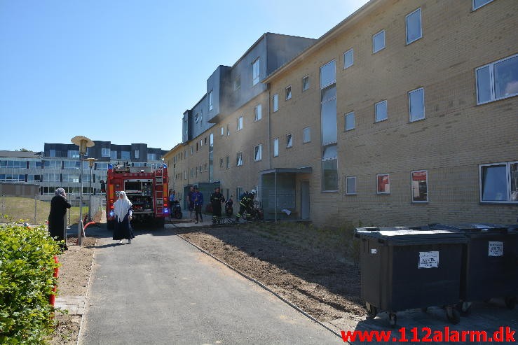 Brand i en Lejlighed. Løget Center 69 i Vejle.  09/06-2015. Kl. 10:45.