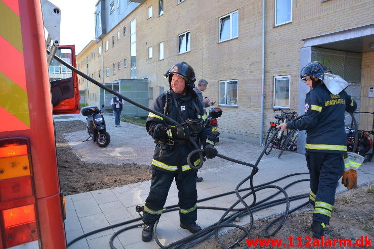 Brand i en Lejlighed. Løget Center 69 i Vejle.  09/06-2015. Kl. 10:45.