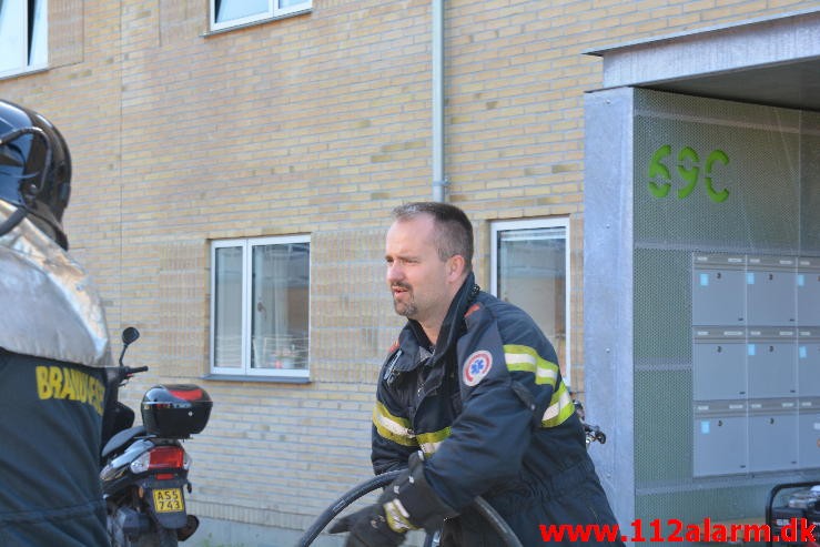 Brand i en Lejlighed. Løget Center 69 i Vejle.  09/06-2015. Kl. 10:45.