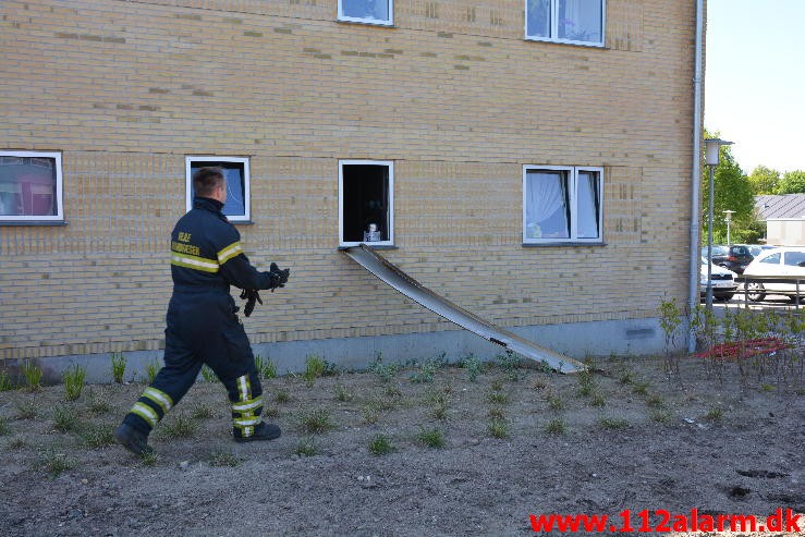 Brand i en Lejlighed. Løget Center 69 i Vejle.  09/06-2015. Kl. 10:45.