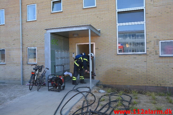Brand i en Lejlighed. Løget Center 69 i Vejle.  09/06-2015. Kl. 10:45.