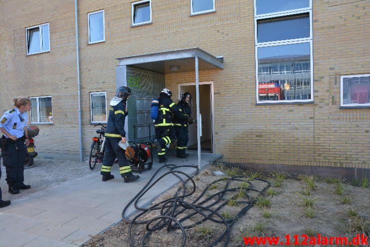 Brand i en Lejlighed. Løget Center 69 i Vejle.  09/06-2015. Kl. 10:45.