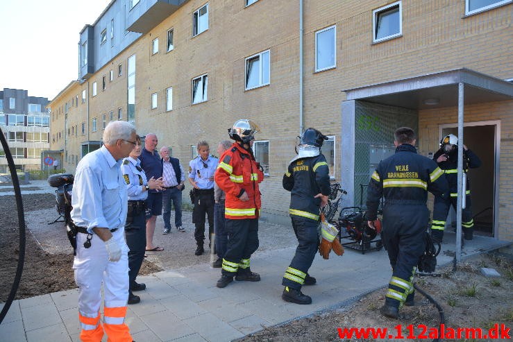 Brand i en Lejlighed. Løget Center 69 i Vejle.  09/06-2015. Kl. 10:45.