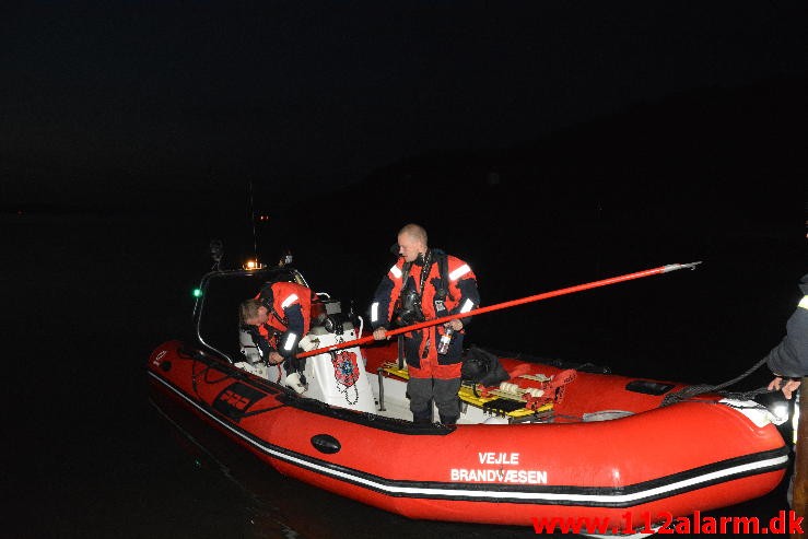 Brand i båd på Vejle Fjorden. 13/06-2015. KL. 01:46.