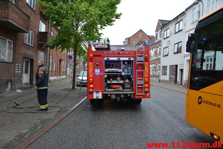 Brand i Etageejendom. Vesterbrogade 57 i Vejle. 13/06-2015. Kl. 18:01.