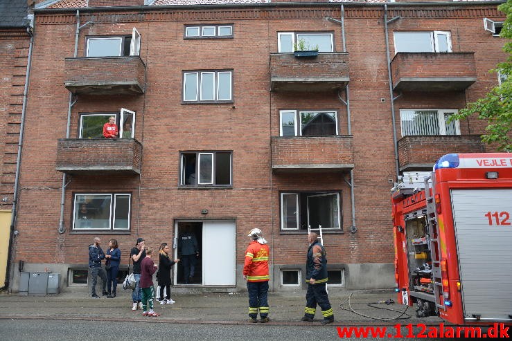 Brand i Etageejendom. Vesterbrogade 57 i Vejle. 13/06-2015. Kl. 18:01.