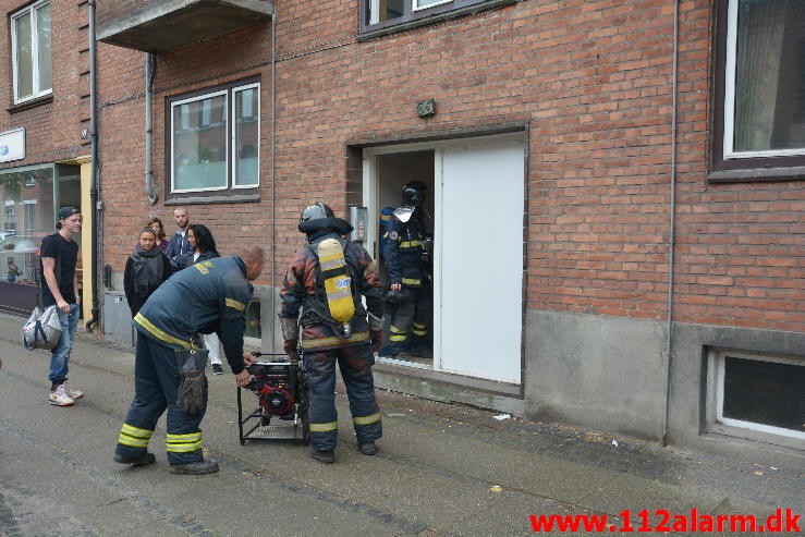 Brand i Etageejendom. Vesterbrogade 57 i Vejle. 13/06-2015. Kl. 18:01.