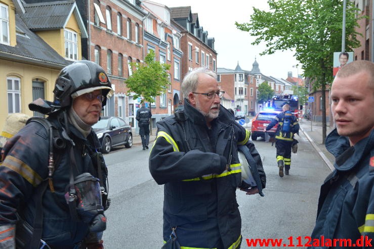 Brand i Etageejendom. Vesterbrogade 57 i Vejle. 13/06-2015. Kl. 18:01.