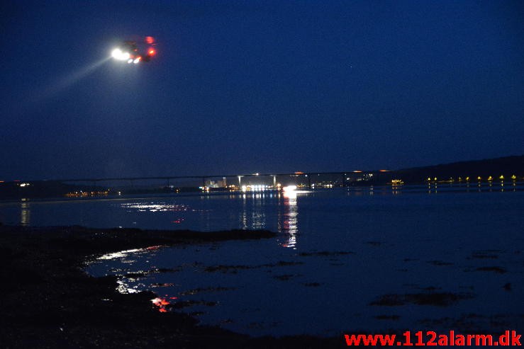 Brand i båd på Vejle Fjorden. 13/06-2015. KL. 01:46.