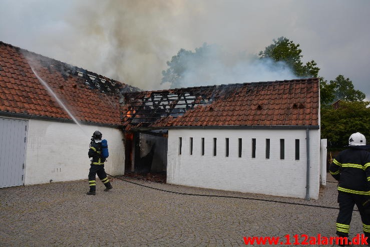 Mindre Brand. Thyrasvej i Jelling. 22:06-2015. Kl. 10:03.