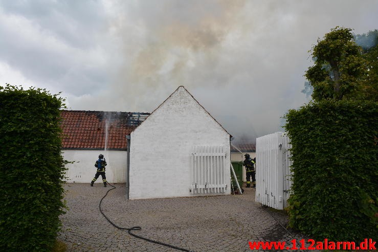 Mindre Brand. Thyrasvej i Jelling. 22:06-2015. Kl. 10:03.