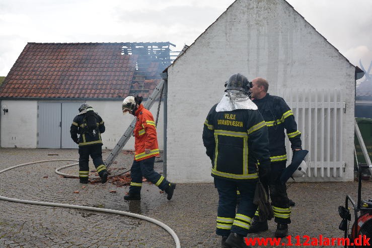 Mindre Brand. Thyrasvej i Jelling. 22:06-2015. Kl. 10:03.