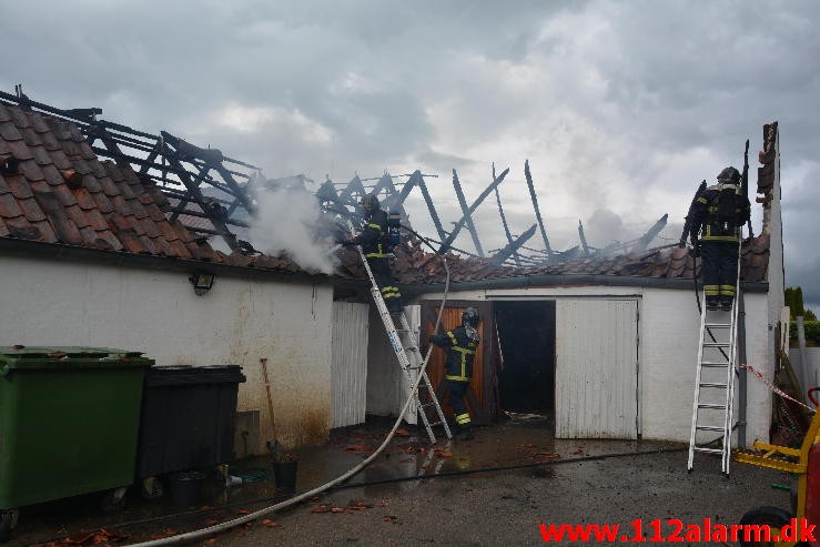 Mindre Brand. Thyrasvej i Jelling. 22:06-2015. Kl. 10:03.