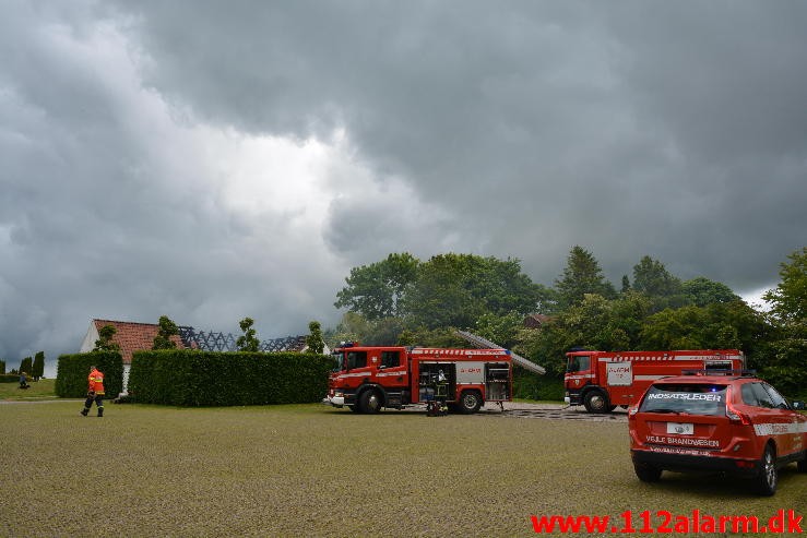 Mindre Brand. Thyrasvej i Jelling. 22:06-2015. Kl. 10:03.