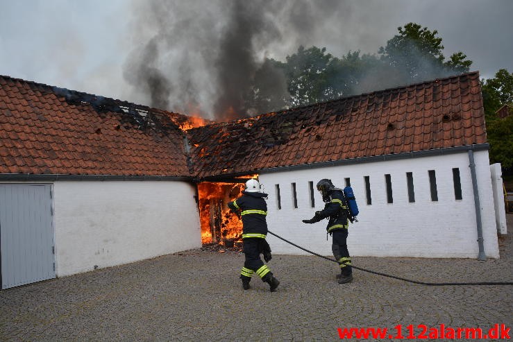 Mindre Brand. Thyrasvej i Jelling. 22:06-2015. Kl. 10:03.