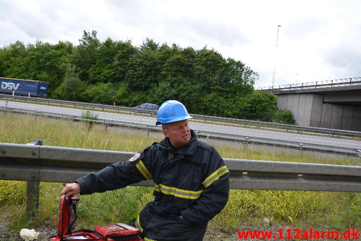 Væltet lastbil. På motorvejstilkørsel ved Vejle. 24/06-2015. Kl. 15:43.