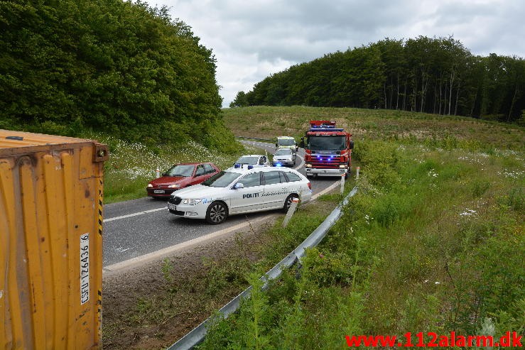 Væltet lastbil. På motorvejstilkørsel ved Vejle. 24/06-2015. Kl. 15:43.