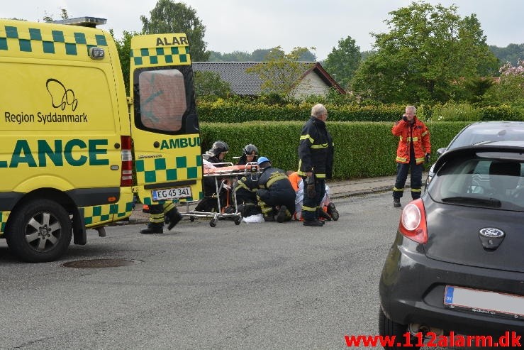 Scooter ramte den blå skilt. Niels Bohrs Vej i Vejle. 29/06-2015. Kl. 08:17.