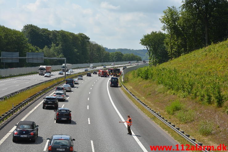 Større olieudslip. E45 motorvejen i sydgående. 29/06-2015. Kl. 11:02.