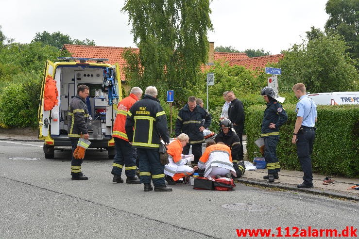 Scooter ramte den blå skilt. Niels Bohrs Vej i Vejle. 29/06-2015. Kl. 08:17.