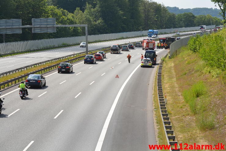 Større olieudslip. E45 motorvejen i sydgående. 29/06-2015. Kl. 11:02.