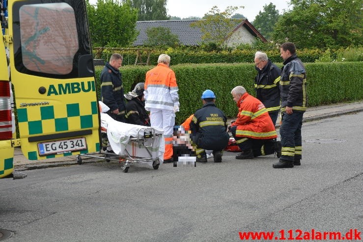 Scooter ramte den blå skilt. Niels Bohrs Vej i Vejle. 29/06-2015. Kl. 08:17.