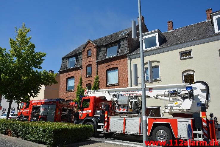 Brand i Lejlighed. Vardevej i Vejle. 02/07-2015. Kl. 15:06.