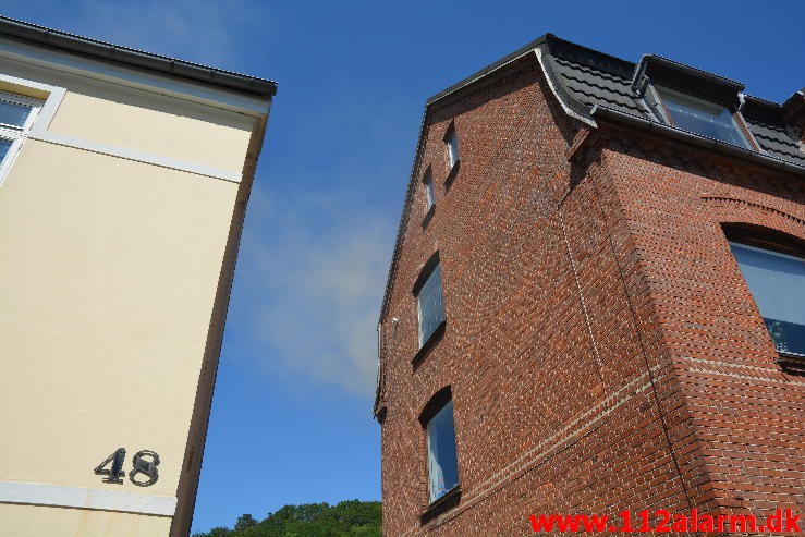 Brand i Lejlighed. Vardevej i Vejle. 02/07-2015. Kl. 15:06.