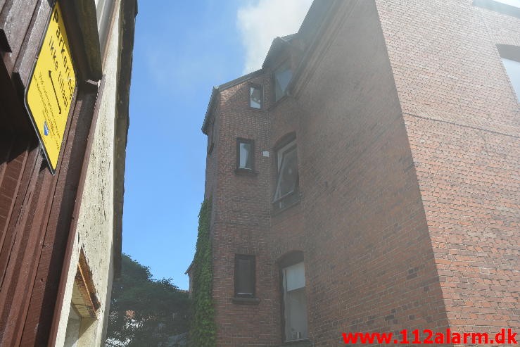 Brand i Lejlighed. Vardevej i Vejle. 02/07-2015. Kl. 15:06.