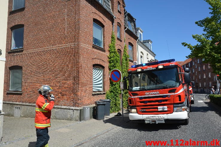 Brand i Lejlighed. Vardevej i Vejle. 02/07-2015. Kl. 15:06.