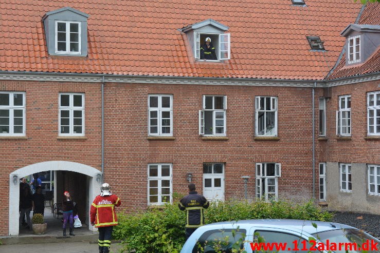 Brand i Etageejendom Bethaniavej i Jelling. 08/08-2015. Kl. 17:42.