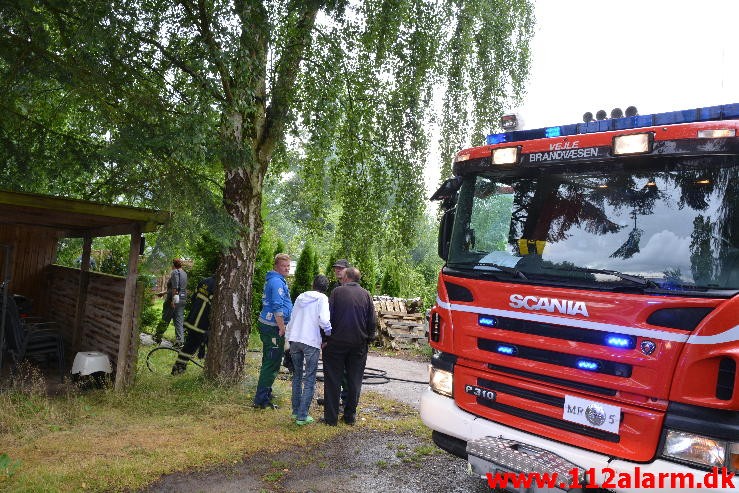 Brand i Kolonihavehus. Nordly i Vejle. 28/07-2015. Kl. 14:06.