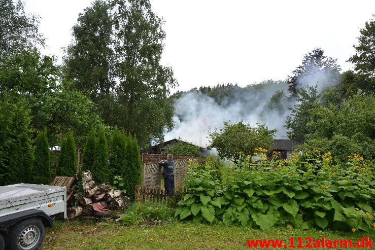 Brand i Kolonihavehus. Nordly i Vejle. 28/07-2015. Kl. 14:06.