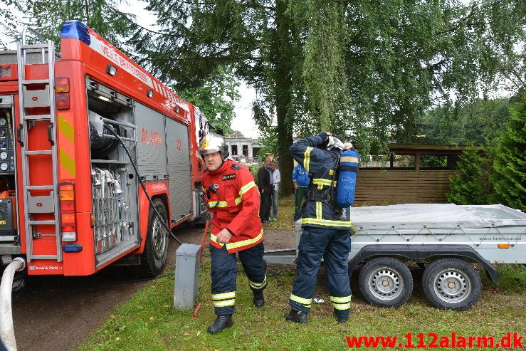 Brand i Kolonihavehus. Nordly i Vejle. 28/07-2015. Kl. 14:06.