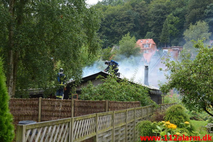 Brand i Kolonihavehus. Nordly i Vejle. 28/07-2015. Kl. 14:06.