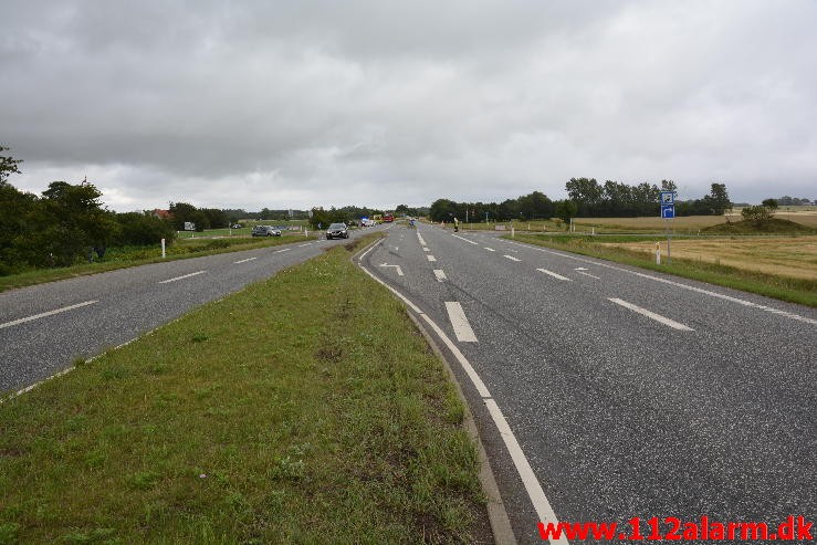 FUH-Fastklemte LASTBIL/BUS. Bredsten Landevej ved Gadbjerg. 30/07-2015. Kl. 17:41.