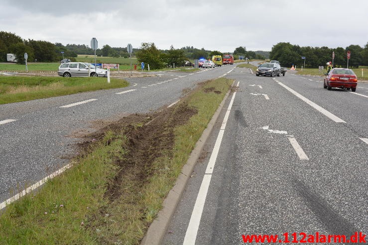 FUH-Fastklemte LASTBIL/BUS. Bredsten Landevej ved Gadbjerg. 30/07-2015. Kl. 17:41.