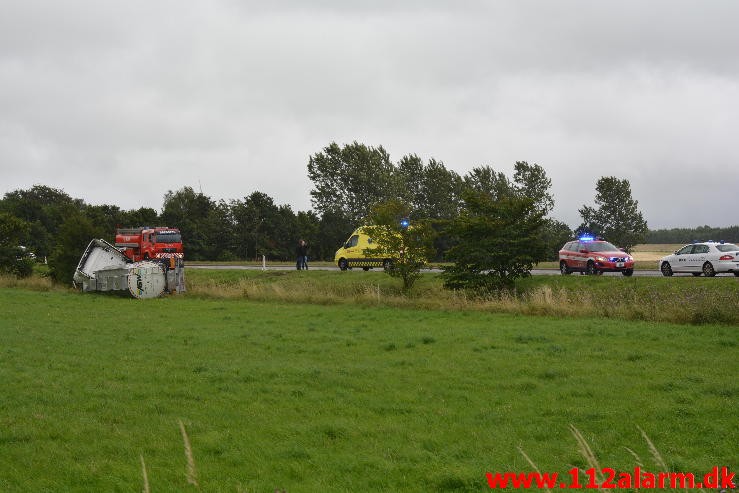 FUH-Fastklemte LASTBIL/BUS. Bredsten Landevej ved Gadbjerg. 30/07-2015. Kl. 17:41.