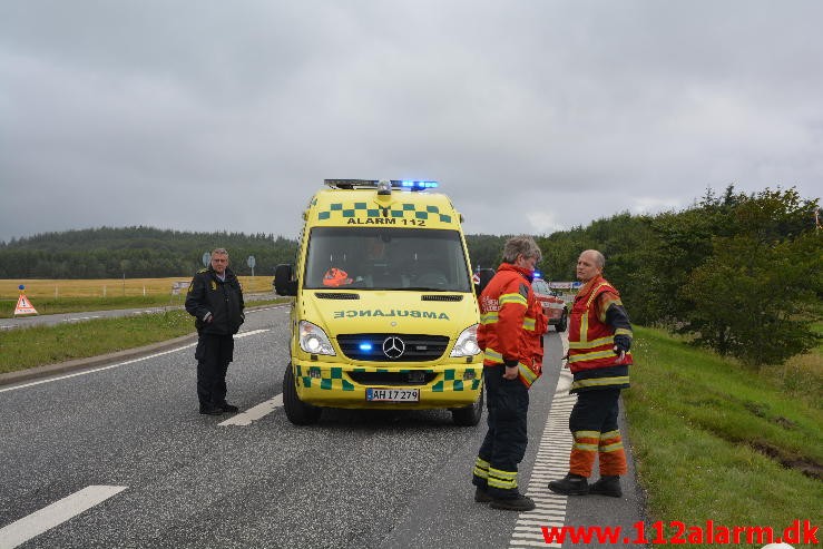 FUH-Fastklemte LASTBIL/BUS. Bredsten Landevej ved Gadbjerg. 30/07-2015. Kl. 17:41.