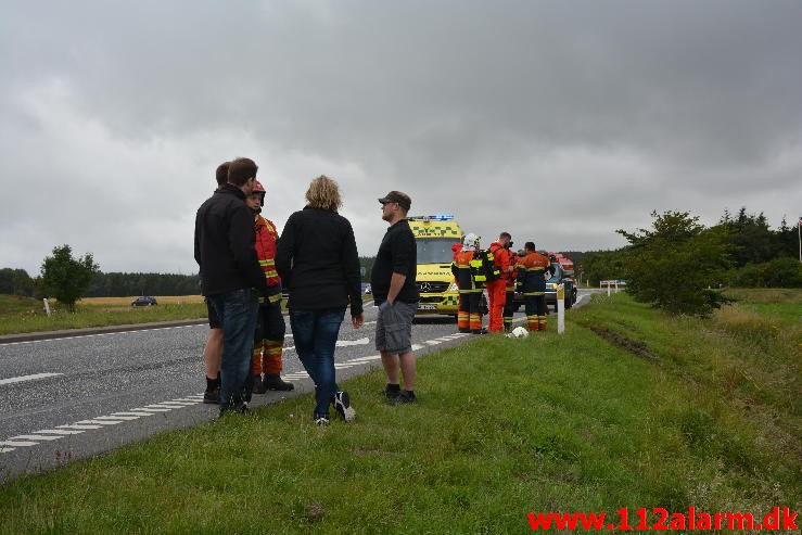 FUH-Fastklemte LASTBIL/BUS. Bredsten Landevej ved Gadbjerg. 30/07-2015. Kl. 17:41.