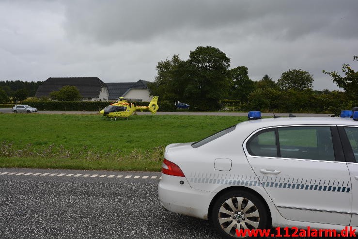 FUH-Fastklemte LASTBIL/BUS. Bredsten Landevej ved Gadbjerg. 30/07-2015. Kl. 17:41.