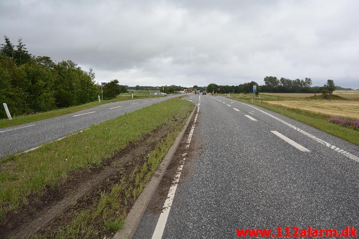 FUH-Fastklemte LASTBIL/BUS. Bredsten Landevej ved Gadbjerg. 30/07-2015. Kl. 17:41.