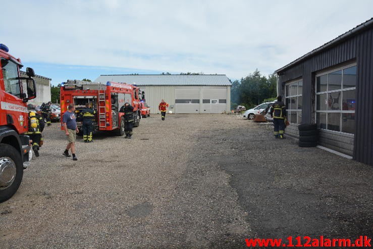 Brand i industri. Frederikshøjvej i Vejle. 07/08-2015. Kl. 10:10.