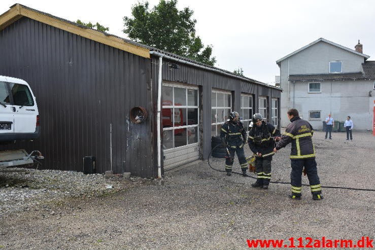 Brand i industri. Frederikshøjvej i Vejle. 07/08-2015. Kl. 10:10.