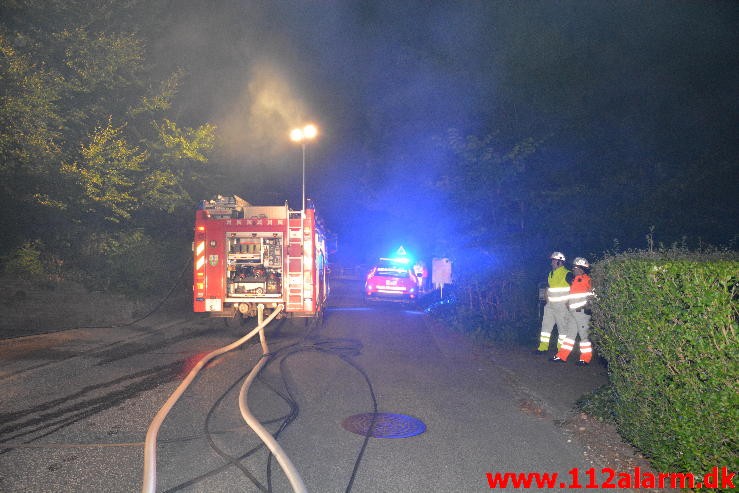 Brand i Villa. Højen Kirkevej i Højen. 07/08-2015. Kl. 2:54.