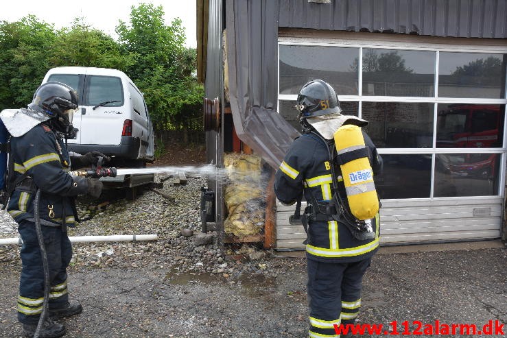 Brand i industri. Frederikshøjvej i Vejle. 07/08-2015. Kl. 10:10.