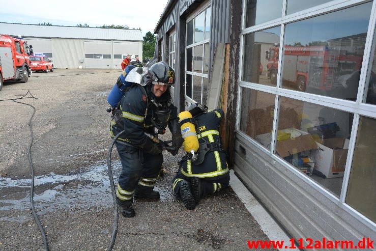 Brand i industri. Frederikshøjvej i Vejle. 07/08-2015. Kl. 10:10.